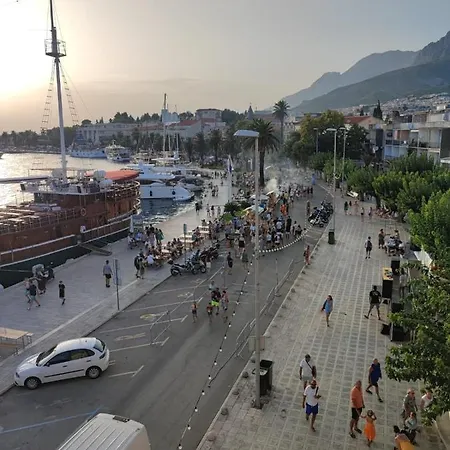 Port On Riva With Parking And Sea View * Makarska