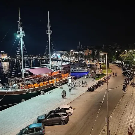 Апартаменти Port On Riva With Parking And Sea View *