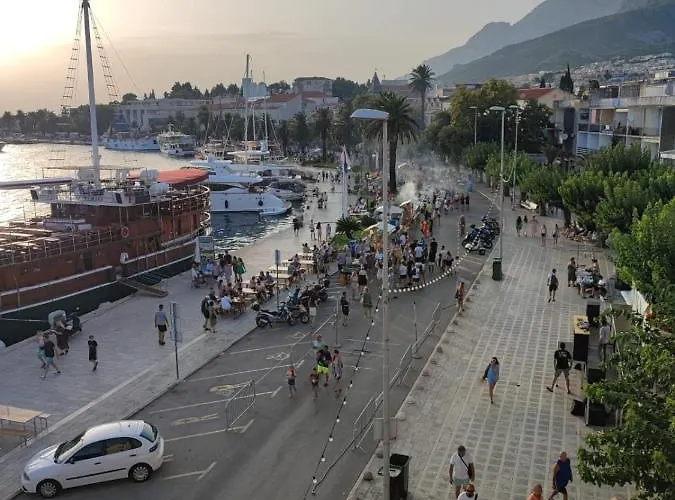 Port On Riva With Parking And Sea View * Makarska
