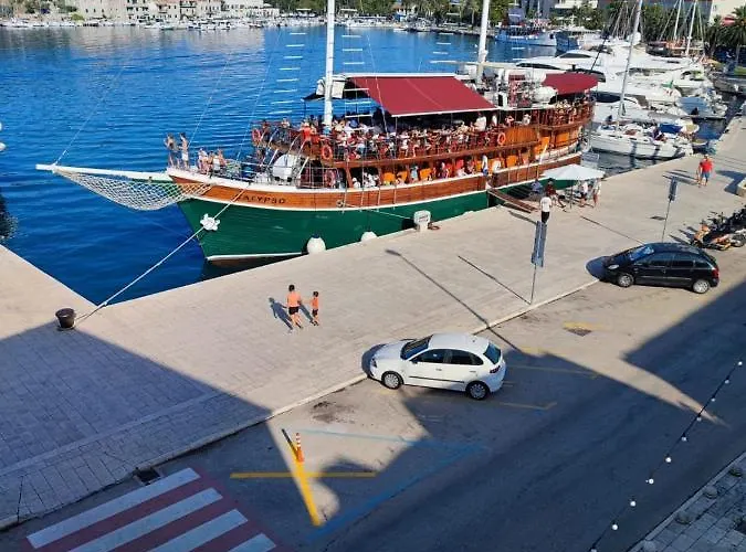 Port On Riva With Parking And Sea View Makarska