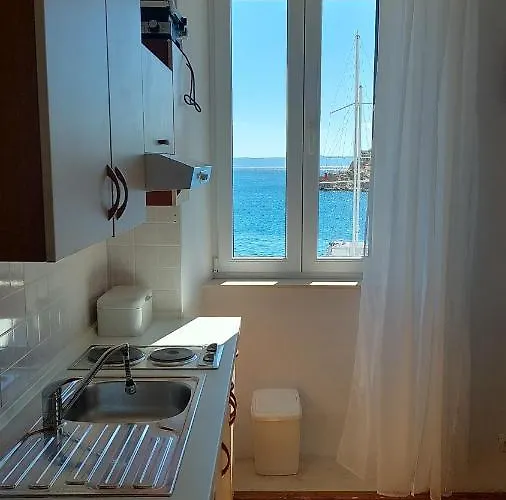 Port On Riva With Parking And Sea View 马卡尔斯卡